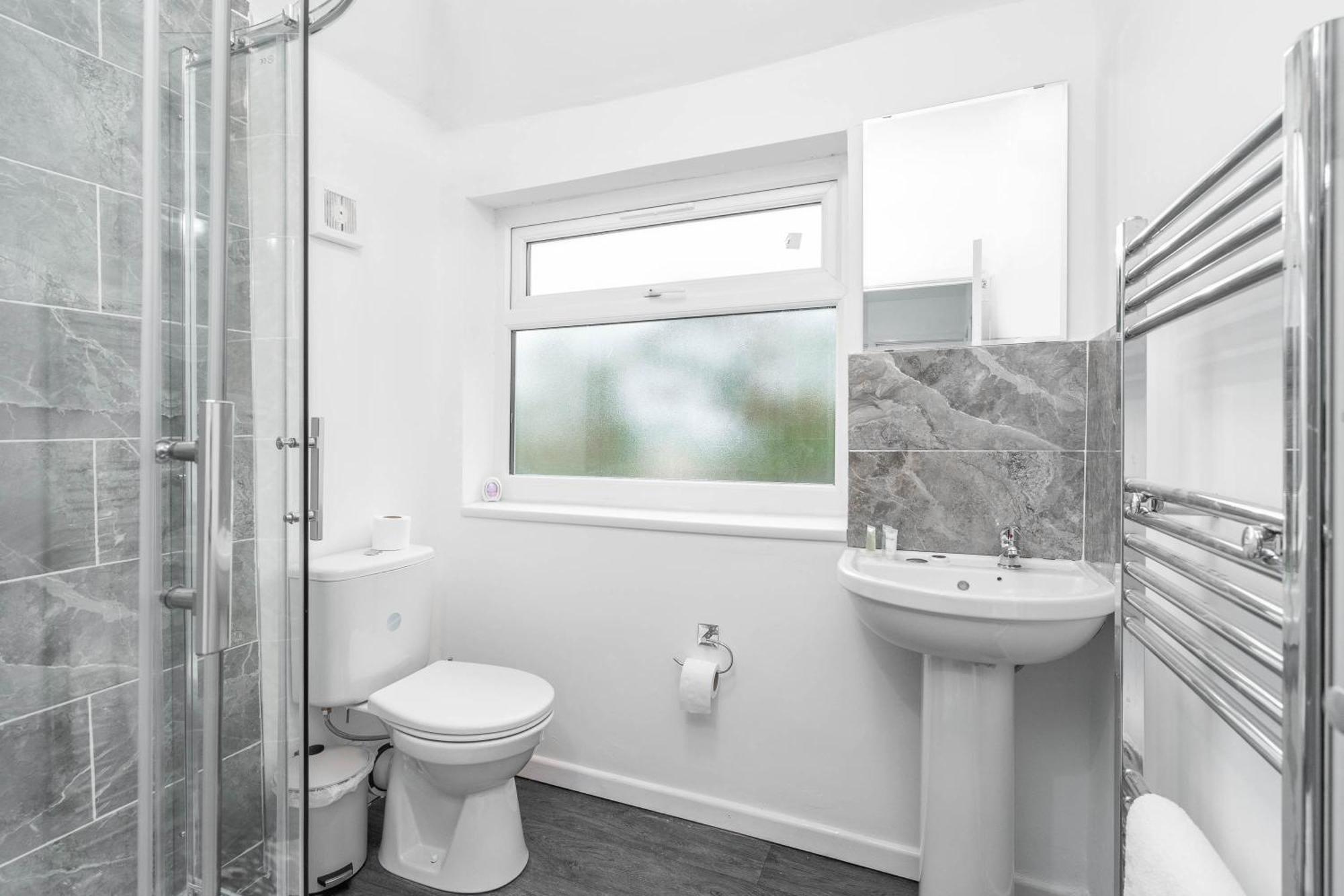 4 Bedroom House - Accommodates 7 - Garden - Parking - Netflix - Wifi - 559T Birmingham Exterior photo